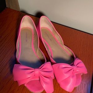 Cute pink flat shoes. Size 8